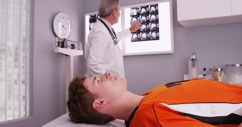 head-injury-types-doctor-exam-x-rays