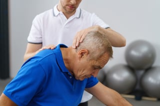 Fisioterapia no pescoço como uma opção de tratamento para dor crónica no pescoço 