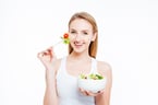 Women-eating-healthy-for workout-performance 